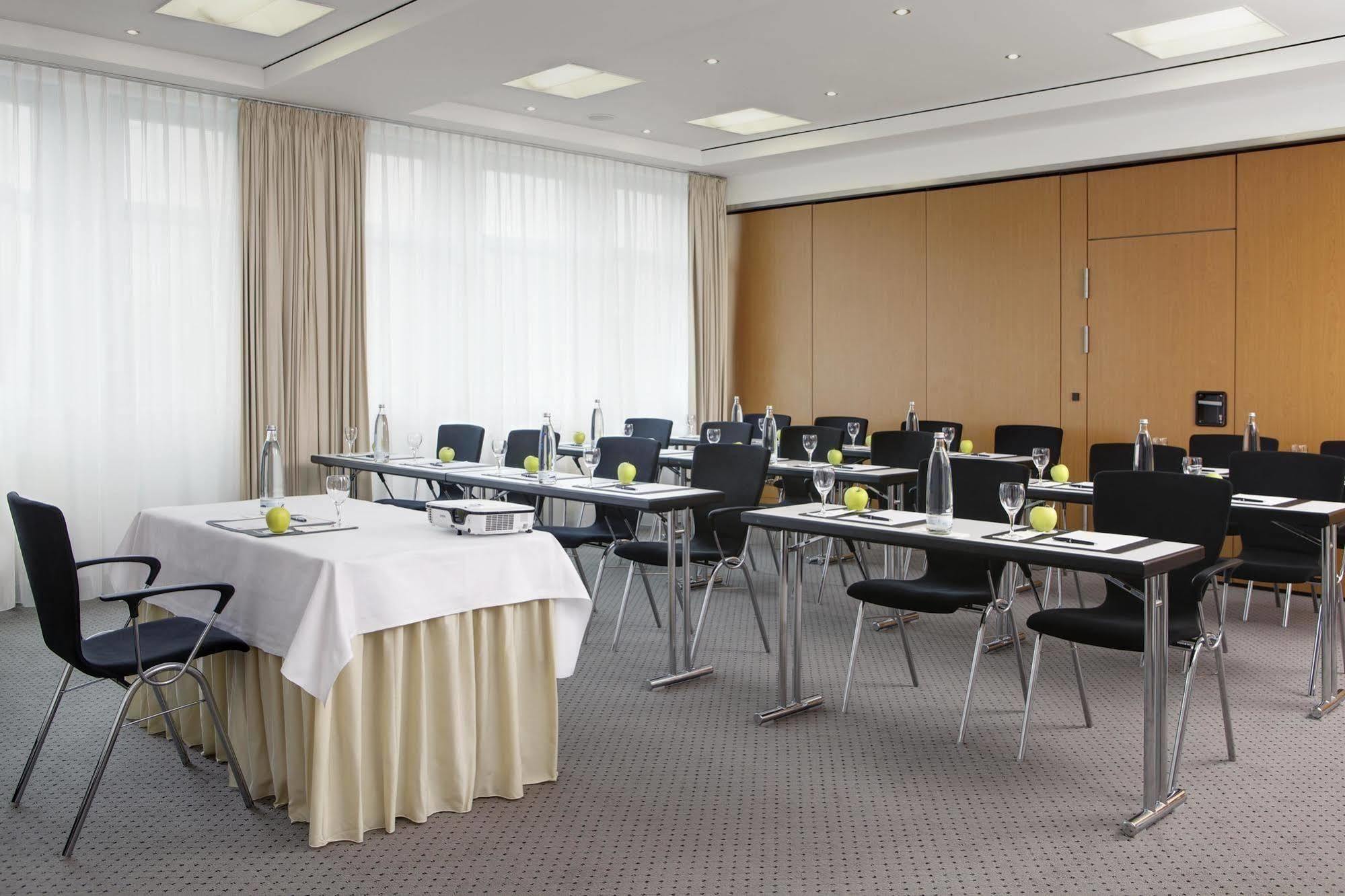 Intercityhotel Berlin Ostbahnhof Bagian luar foto