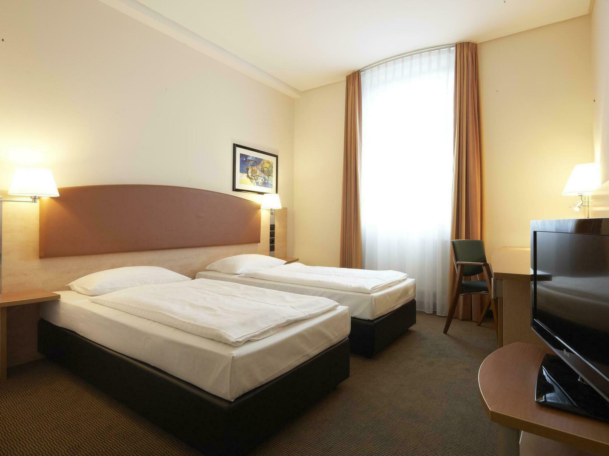 Intercityhotel Berlin Ostbahnhof Bagian luar foto